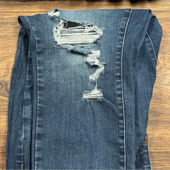 Universal Thread - Picture 6 of 7